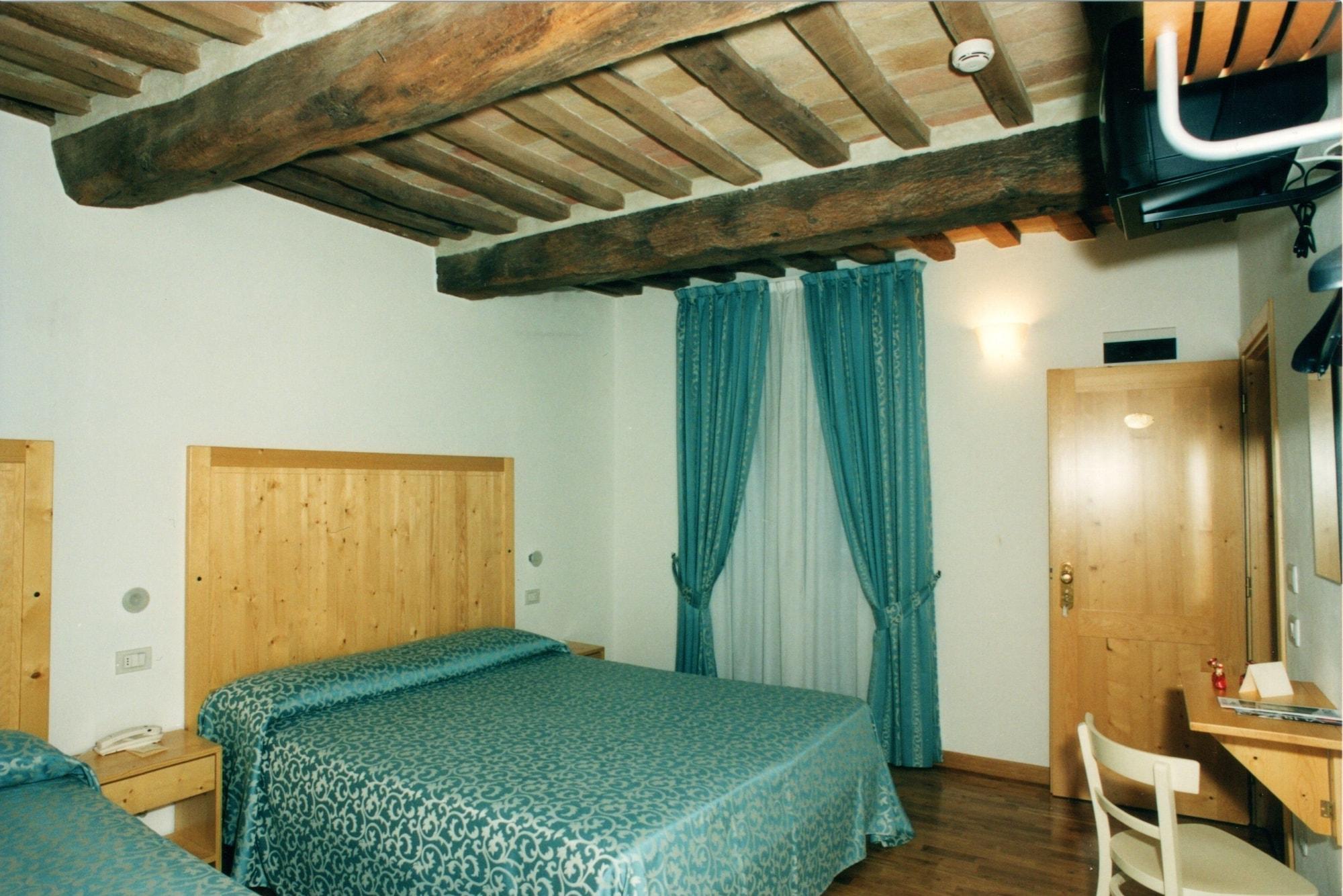 Hotel Tre Ceri Gubbio Zewnętrze zdjęcie